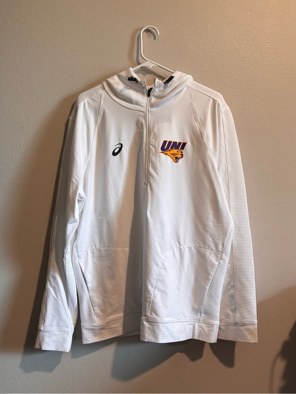 ASICS UNI White Pullover Hoodie with Panther Logo. NWT Size L